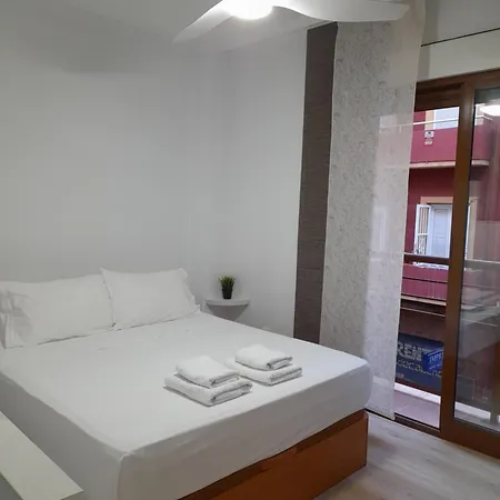 Comodo Aparta Estudio Centrico En Alicante Exterior photo